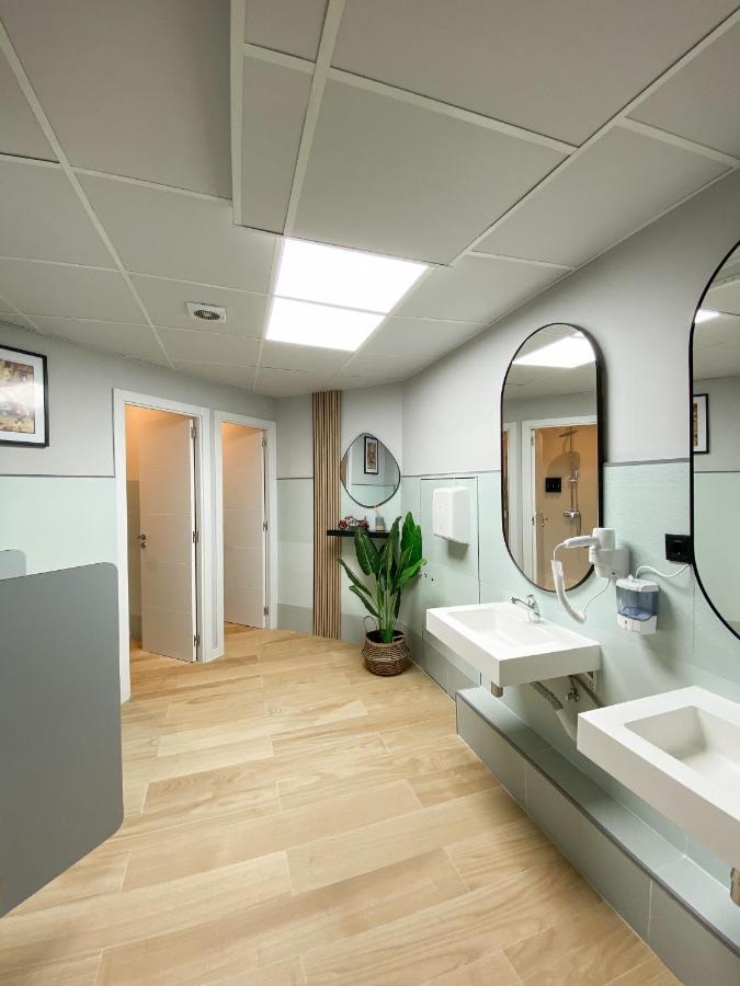 The Pod Suite Hostel Blasco Valencia Exteriör bild