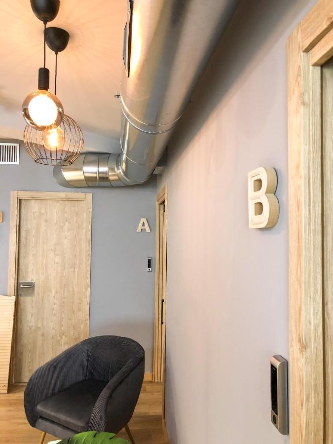 The Pod Suite Hostel Blasco Valencia Exteriör bild