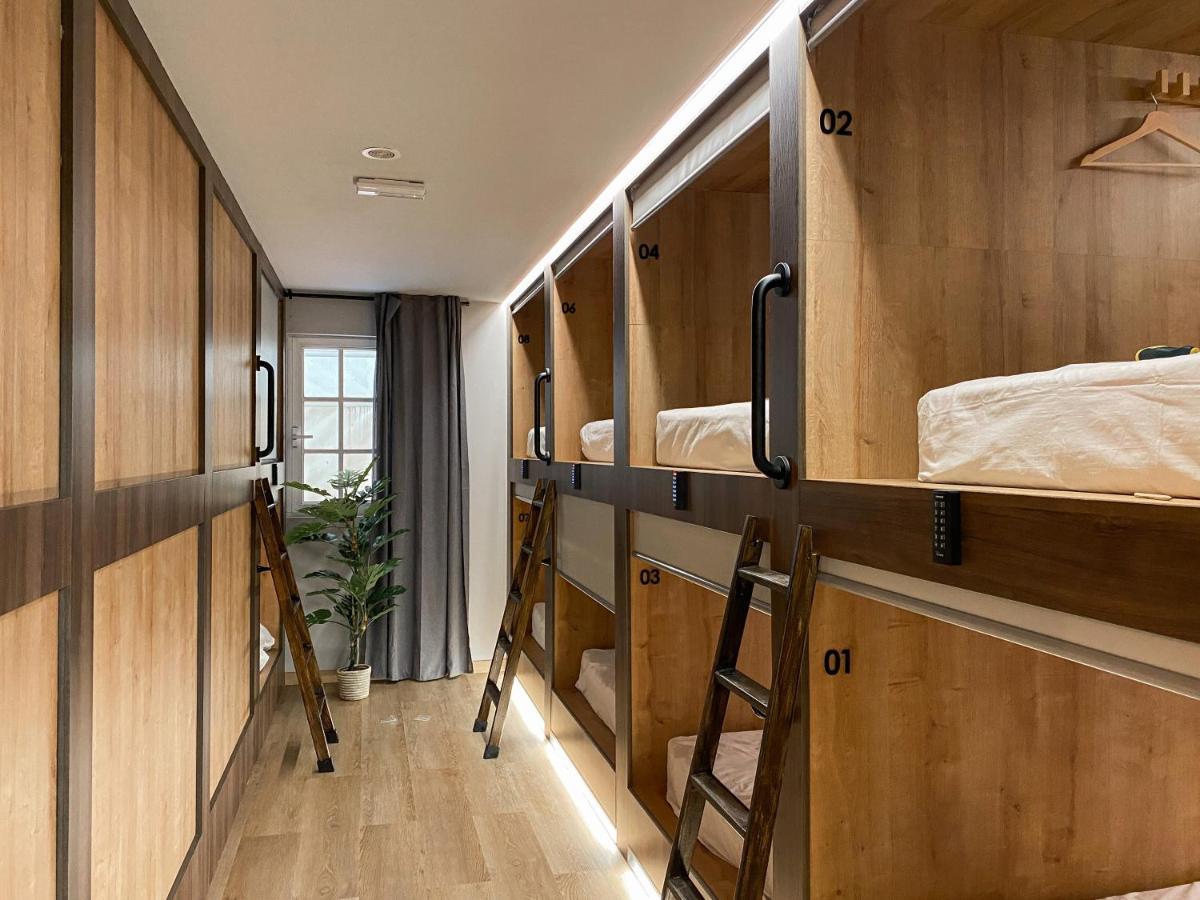 The Pod Suite Hostel Blasco Valencia Exteriör bild