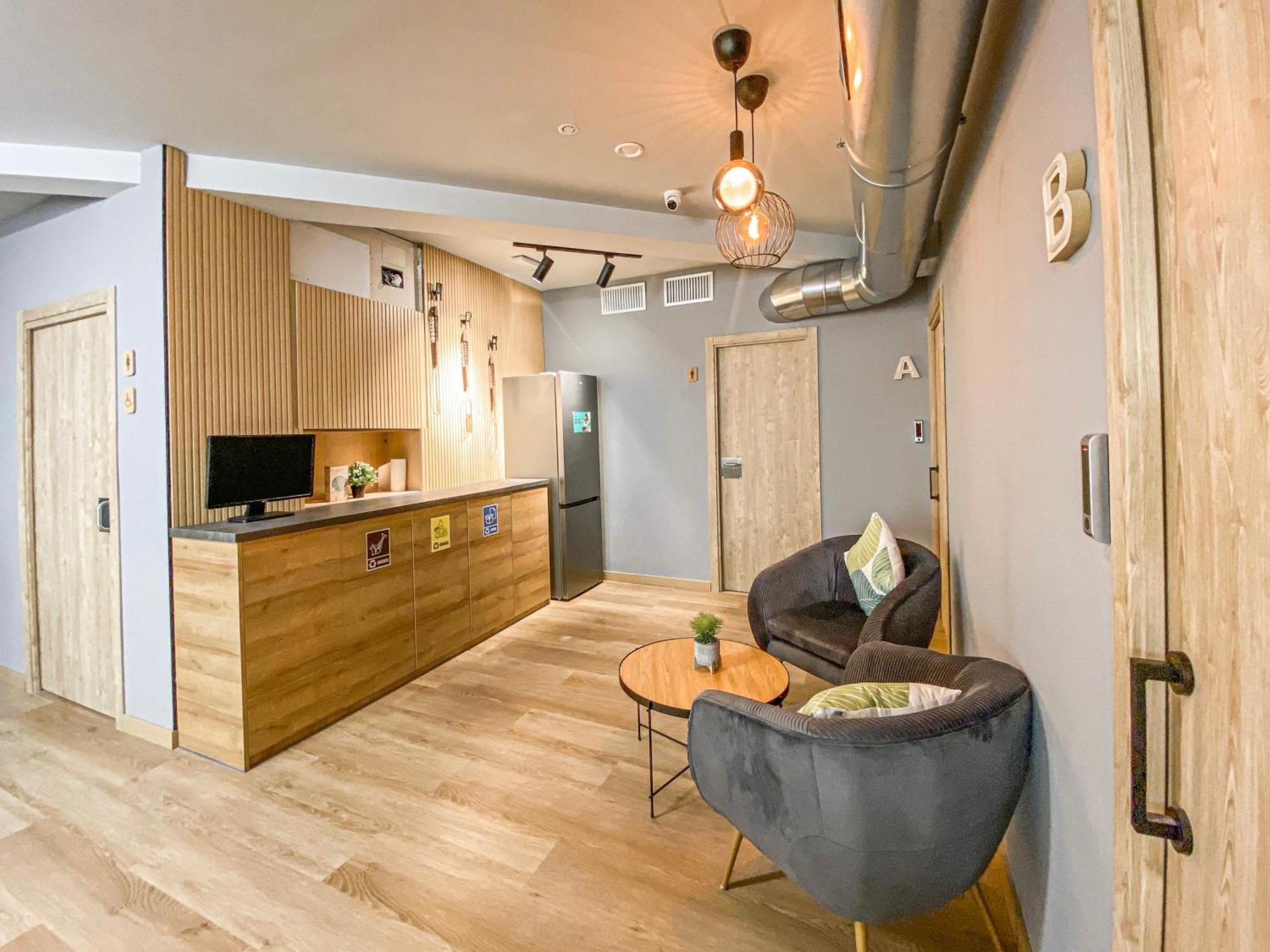 The Pod Suite Hostel Blasco Valencia Exteriör bild
