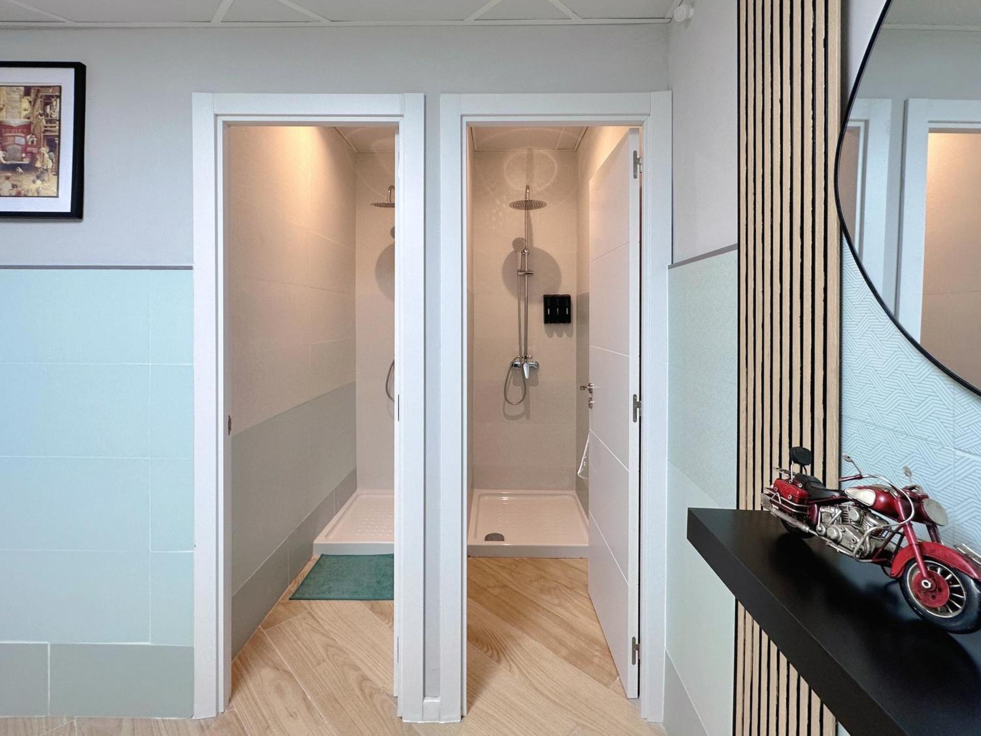 The Pod Suite Hostel Blasco Valencia Exteriör bild