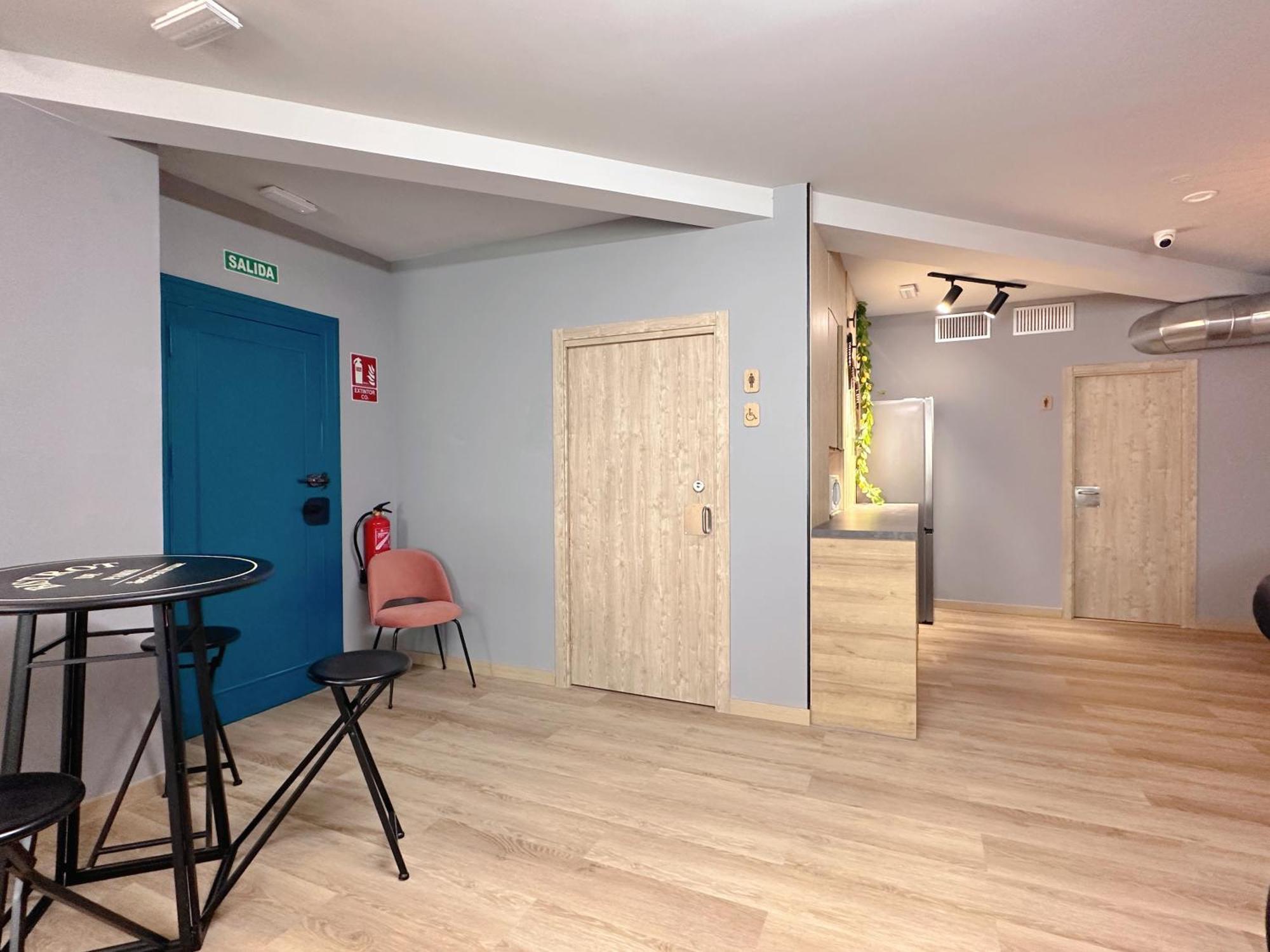 The Pod Suite Hostel Blasco Valencia Exteriör bild