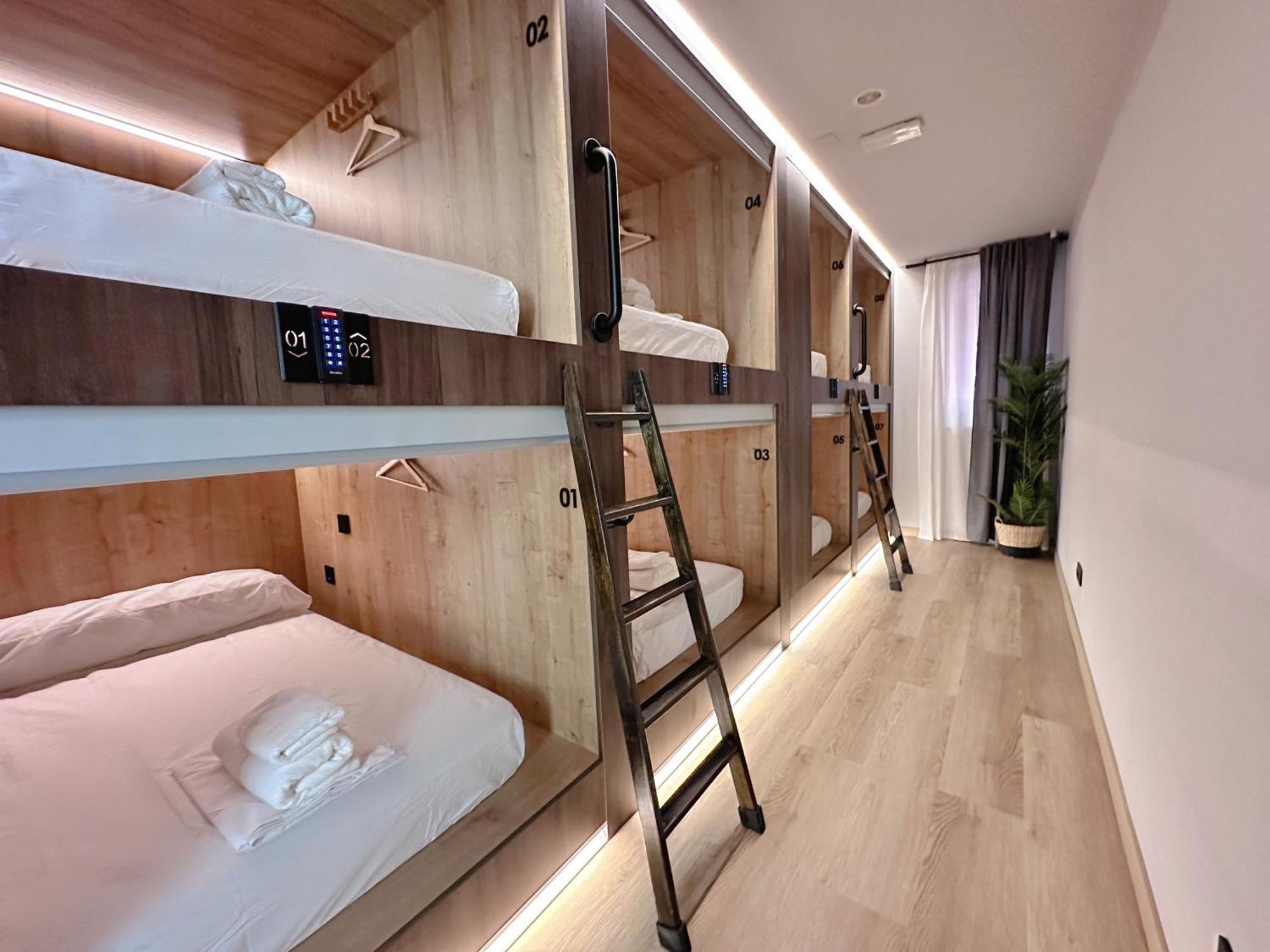 The Pod Suite Hostel Blasco Valencia Exteriör bild
